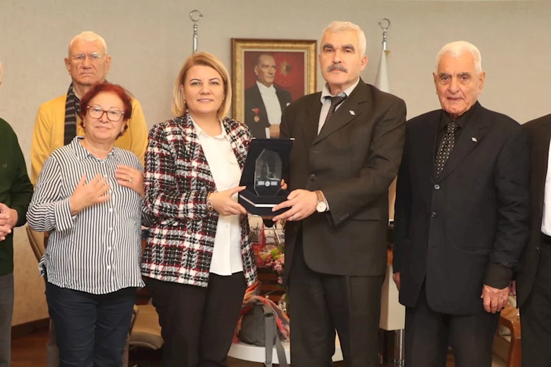 SEKALILARDAN BAŞKAN HÜRRİYET’E TEŞEKKÜR PLAKETİ