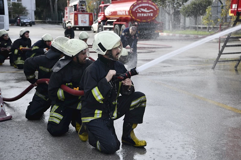 Üniversite öğrencilerine temel itfaiye eri eğitimi