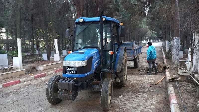 Turgutlu Eski Mezarlığında Hummalı Çalışma