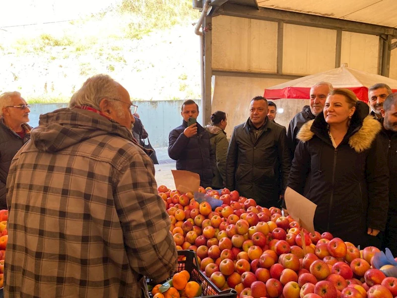 BAŞKAN HÜRRİYET, KURUÇEŞME PAZARI’NI ZİYARET ETTİ