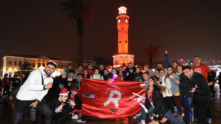 İzmir en uzun gecede koştu