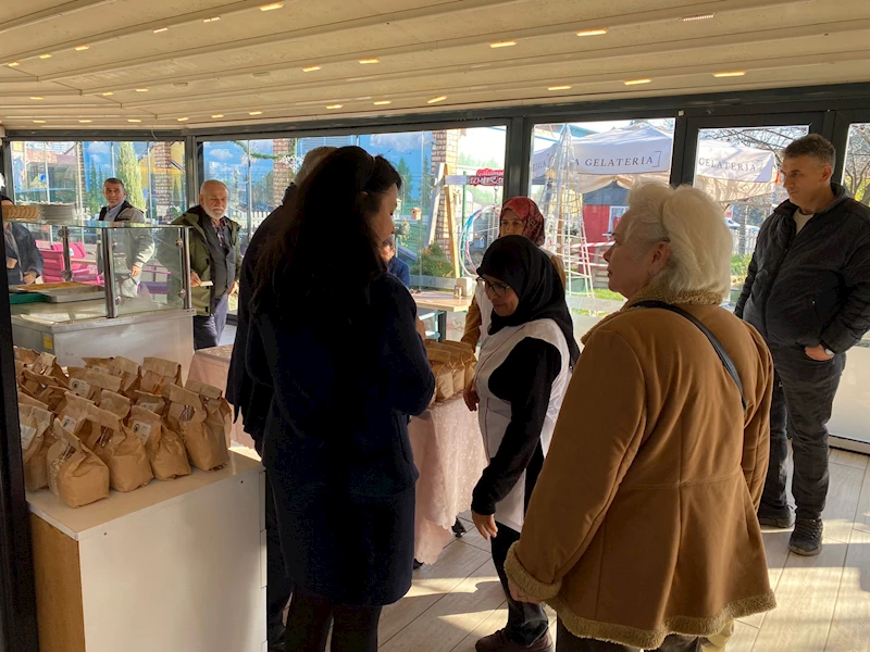 GÜLÜMSE KAFE EMEKÇİ KADINLARI DESTEKLEMEYE DEVAM EDİYOR