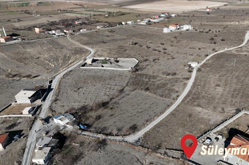 Parke çalışmaları Sarıkürk (Süleyman Deresi), Hamurcu, Hanyeri noktalarında aralıksız devam ediyor. İlçemize kar düşene kadar parke çalışmaları aralıksız