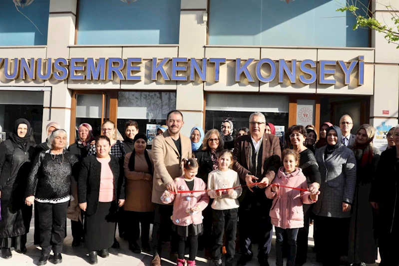 DEKORATİF EL SANATLARI SERGİSİ’NDE HÜNERLERİNİ SERGİLEDİLER