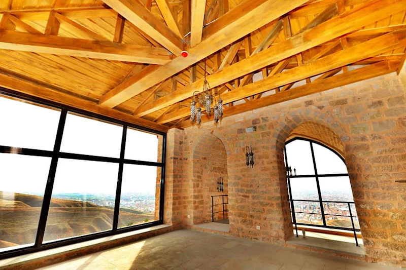 RESTORE EDİLEN II. KILIÇARSLAN TÜRBESİ VE KÖŞKÜ GÖZ KAMAŞTIRIYOR