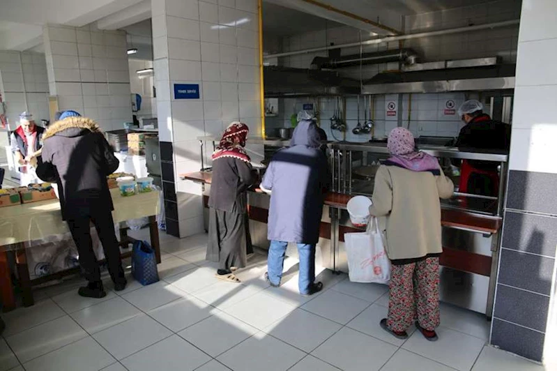 ODUNPAZARI BELEDİYESİ YILBAŞINDA İHTİYAÇ SAHİPLERİNİ UNUTMADI