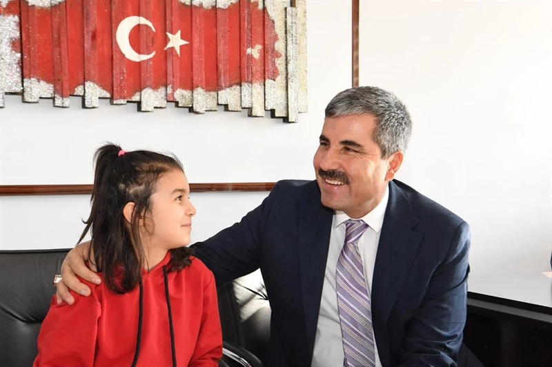 BAŞKAN ASYA, ÖYKÜNÜN OTURMA BANKI TALEBİNİ YERİNE GETİRDİ