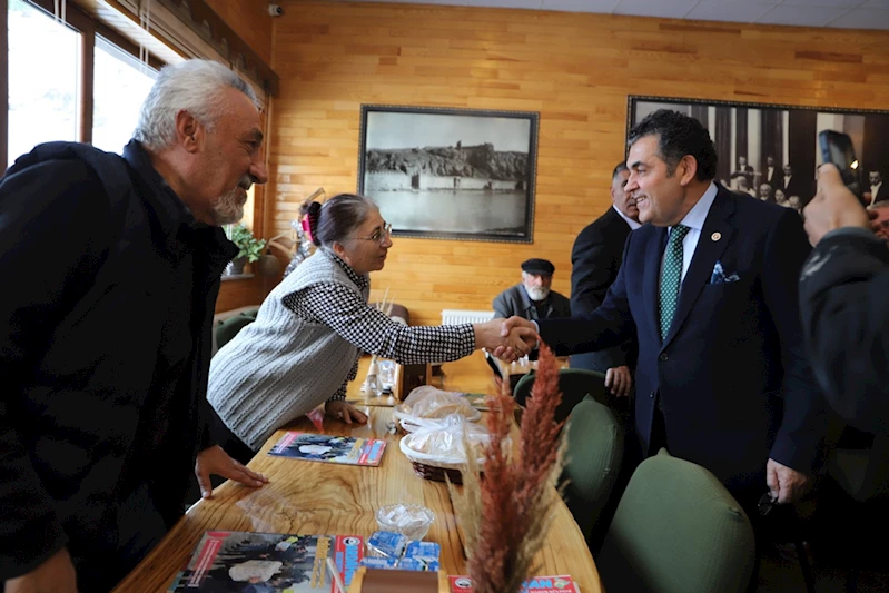 BAŞKAN DEMİR, YILBAŞI ÖNCESİ BELEDİYE’DEN EMEKLİ PERSONEL İLE YEMEKTE BULUŞTU