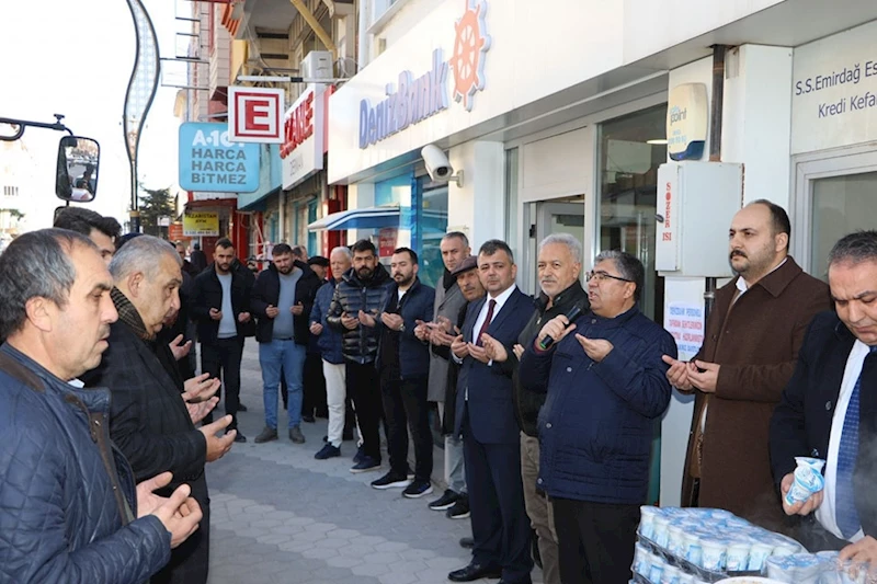 İlçemiz Denizbank Çalışanları Tarafından Şehitlerimiz İçin Yemek Dağıtımı Yapıldı