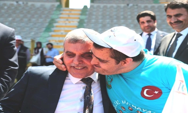 Başkan Beyazgül, “Hayata Geçirdiğimiz Her Hizmeti Engelli Vatandaşlarımızı Hesaba Katarak Gerçekleştiriyoruz”