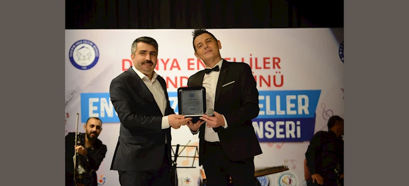 ÖZEL’ SOLİSTLER GÖNÜLLERDE TAHT KURDU