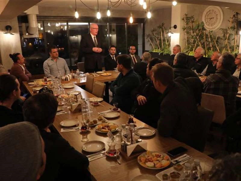 BAŞKAN KURT VİŞNELİK ESNAFI İLE BULUŞTU