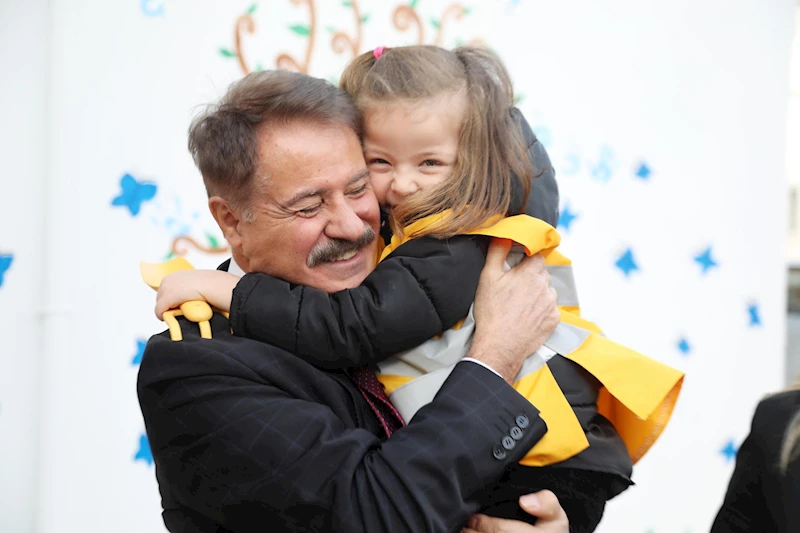 Başkan Deveci eğitime yatırımda fark yaratıyor
