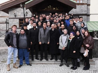 Başkan Dündar, Zirvede Gençlerle Buluştu