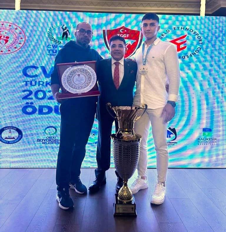 PAMUKKALE’NİN ALTIN ÇOCUĞU BEYTULLAH SARI’YA BÜYÜK ÖDÜL