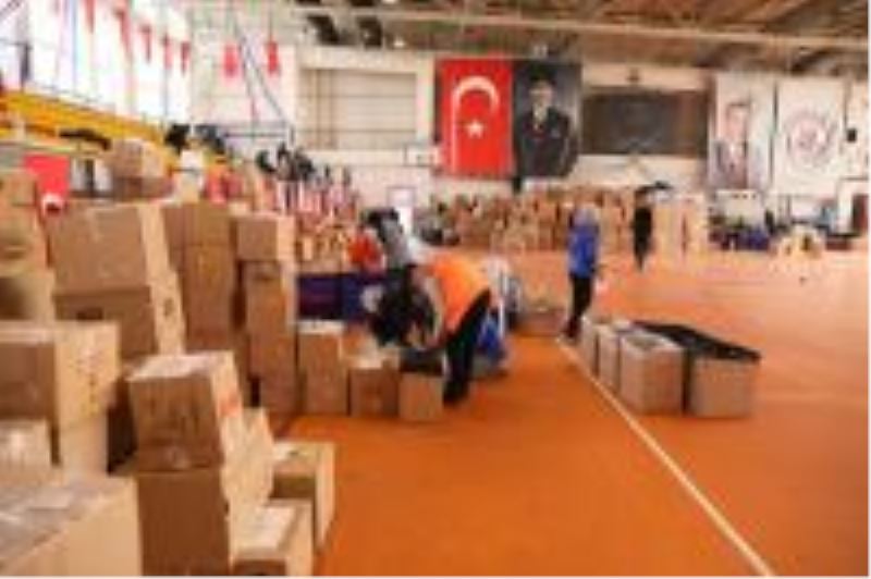 KÂĞITHANE’DEN DEPREM BÖLGESİNE 60 TIR DOLUSU YARDIM GİTTİ