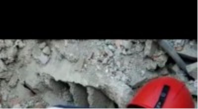 Kepez Belediyesi ekipleri, 84. saatte Serpil teyzeyi kurtardı