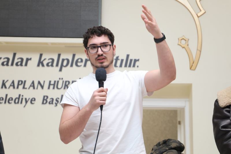 ÜNAL ÖZMURAL GENÇLERE TEŞEKKÜR ETTİ