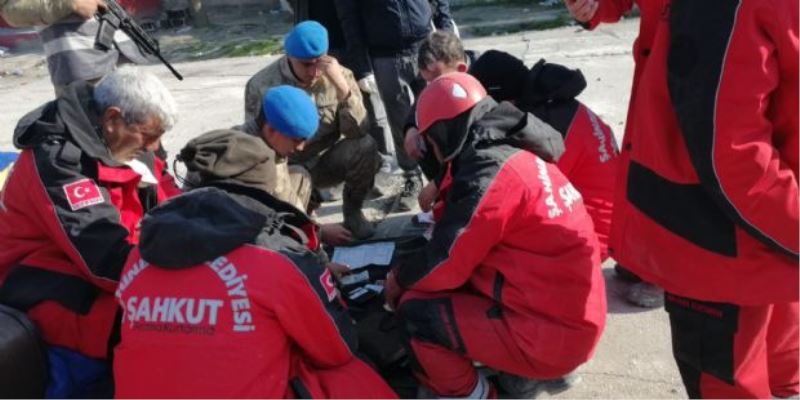 Şahkut Ekibi Depremzedenin 46 Bin TL´sini Teslim Etti