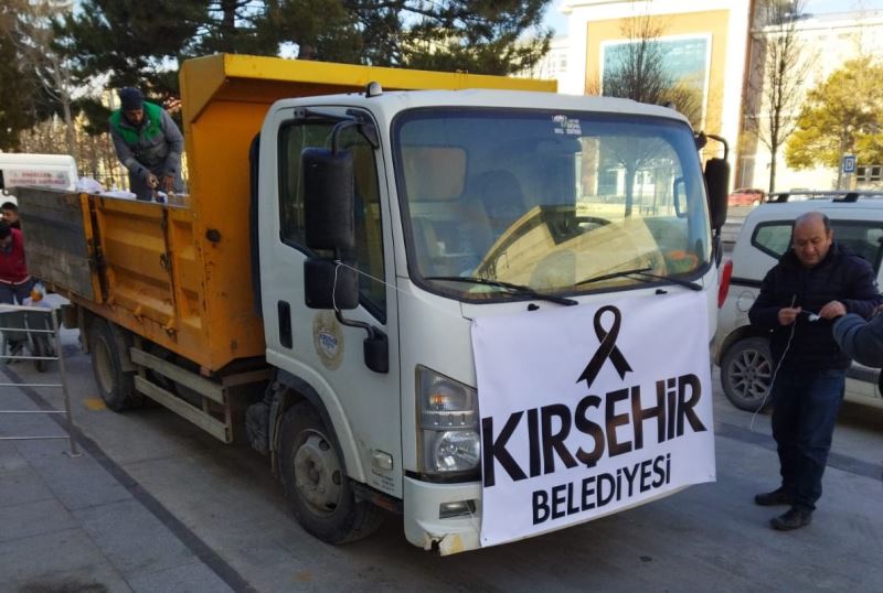 KIRŞEHİR BELEDİYESİ, DEPREM BÖLGESİNE YARDIMLARA DEVAM EDİYOR