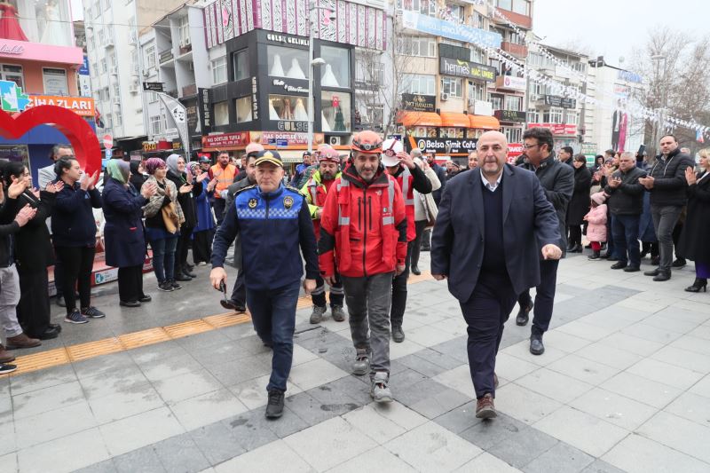 İZBAK KAHRAMANLARI İZMİT’E DÖNDÜ