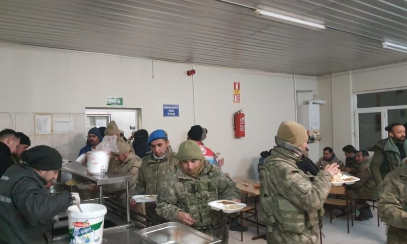 Deprem Bölgesinde 3 Öğün Yemek Desteği