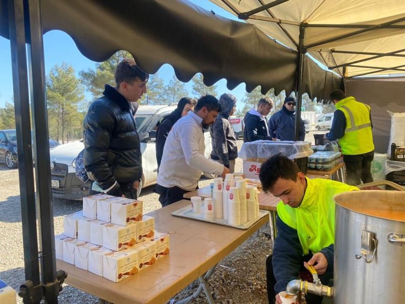 Kayseri Büyükşehir’in Deprem Bölgesindeki Sıcak Yemek Hizmeti Kesintisiz Sürüyor