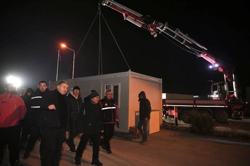 Başkan Büyükkılıç’tan Deprem Bölgesinde Gece Yarısı İnceleme