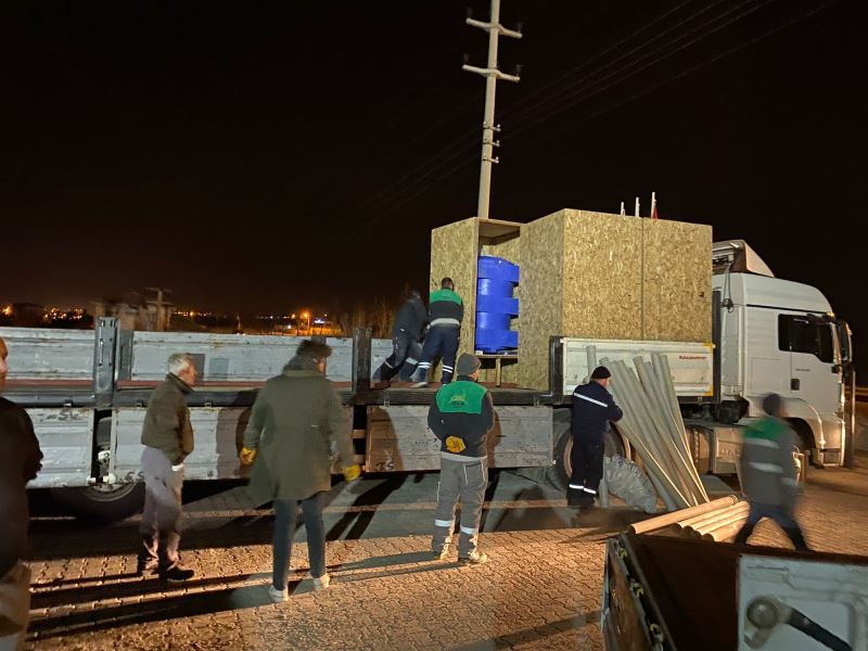 KIRŞEHİR BELEDİYESİ, DİYARBAKIR VE HATAY’A YARDIM TIRLARI GÖNDERDİ
