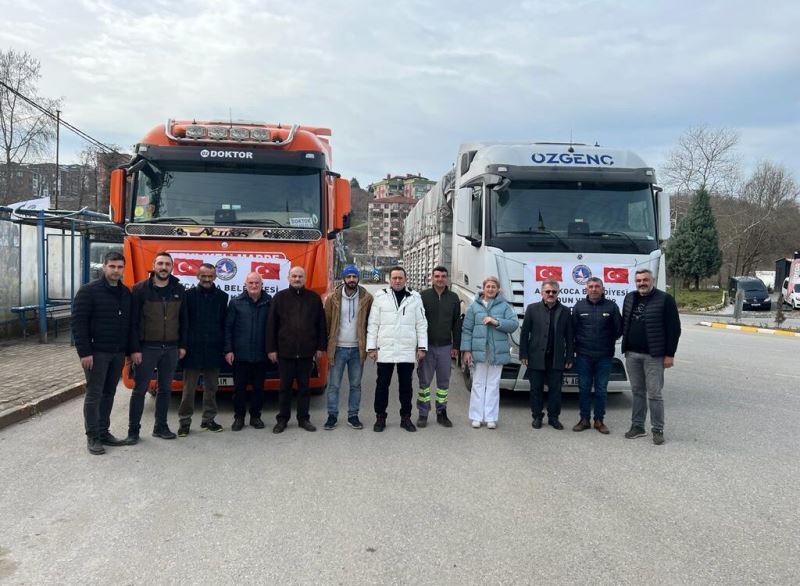 Akçakoca Belediyesi deprem bölgesine 2 tır yakacak odun gönderildi