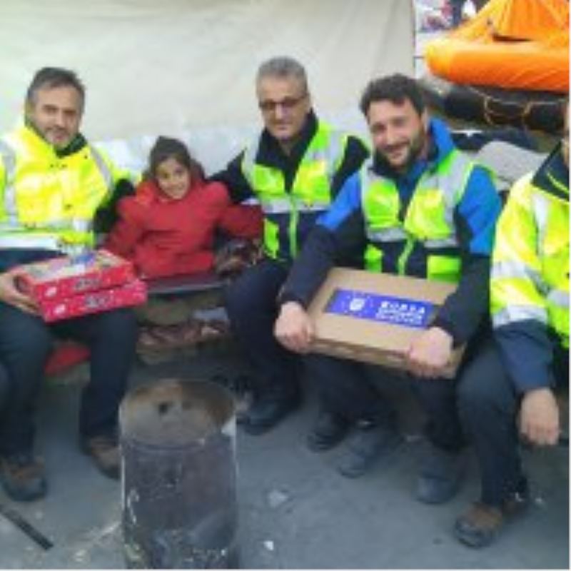 Minik Melek’in yüzü güldü