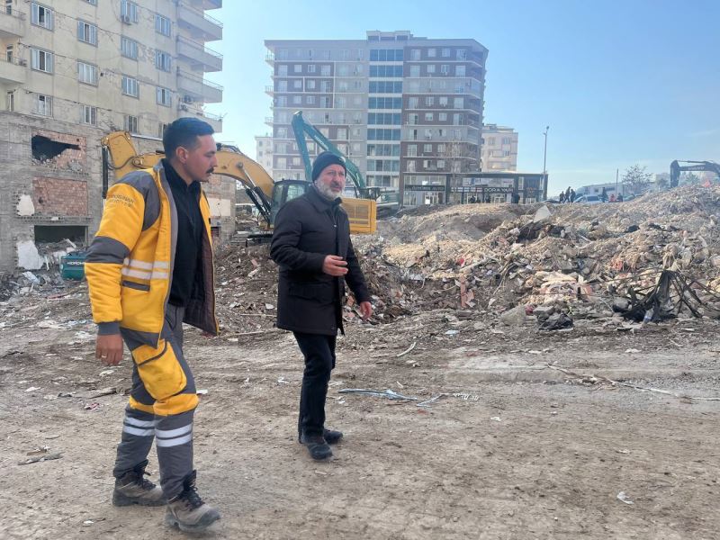 BAŞKAN ÇOLAKBAYRAKDAR; “HER ŞARTTA VE KOŞULDA DEPREMZEDE KARDEŞLERİMİZİN YANINDAYIZ”