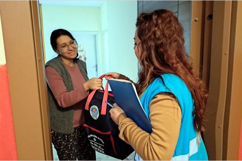 AKDENİZ BELEDİYESİ TÜM BİRİMLERİYLE DEPREMZEDE VATANDAŞLARIN YANINDA