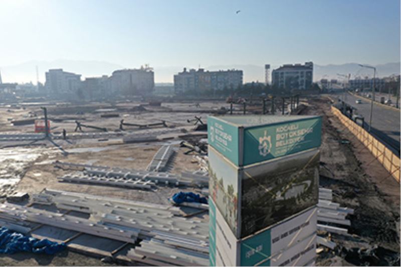 Milli İrade Meydanında çelik konstrüksiyon montajı yapılıyor