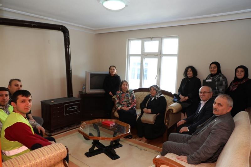 DEPREMZEDE AİLELER İÇİN İLÇEDE SICAK YUVALAR OLUŞTURULUYOR