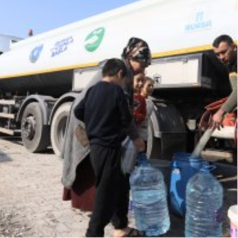 Su tankerleri depremzedeler için sahada