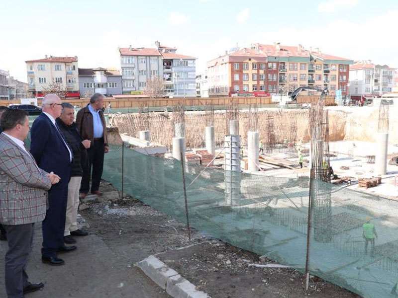 BAŞKAN KURT YENİKENT KAPALI PAZAR YERİ VE KÜLTÜR MERKEZİ ÇALIŞMALARINI İNCELEDİ
