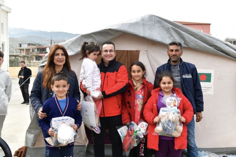 BAŞKAN KANAR HATAY ARSUZ’UN YARALARINI SARIYOR