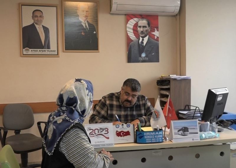 TOROSLAR BELEDİYESİ, TÜM EKİPLERİYLE DEPREMZEDELERİN YANINDA