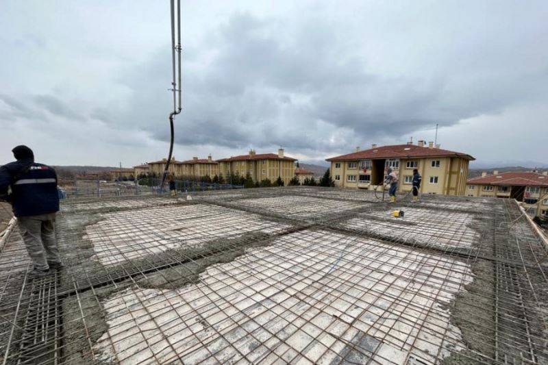 Hava şartları ağır olsa da hizmet kaldığı yerden devam ediyor. 1 Etap Toki bölgesine yaptığımız Sosyal Tesis inşaatının 10