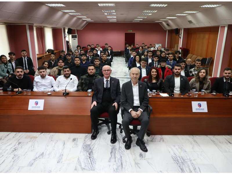 BAŞKAN KURT HALKÇI LİSELİLERLE BULUŞTU