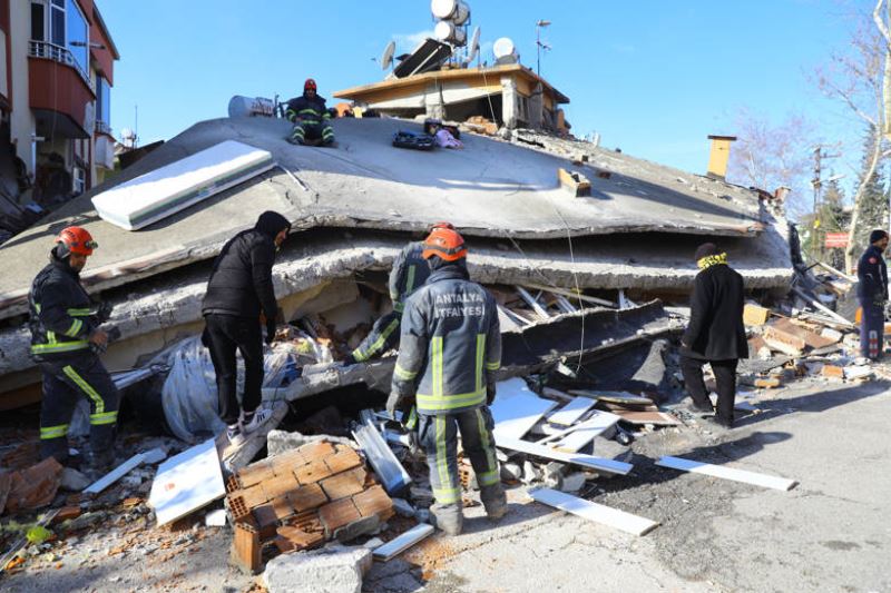 Antalya Büyükşehir İtfaiyesi hayat kurtarmaya devam ediyor