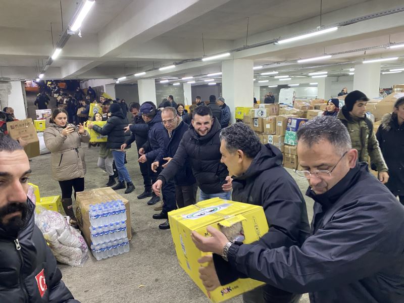 ARDAHANLILAR DEPREMZEDELER İÇİN TEK YÜREK OLDU
