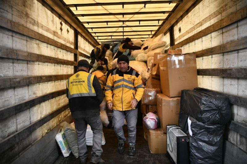 Deprem yardım kolisinden çıkan 