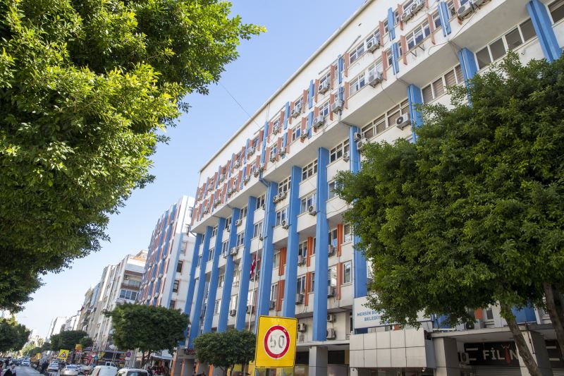 Mersin Büyükşehir, Kırmızı Lacivert İş Merkezi’ni Boşaltıyor