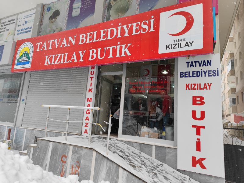 Tatvan’daki ‘Kızılay Butik’ Depremzedeler İçin Hizmet Vermeye Başladı