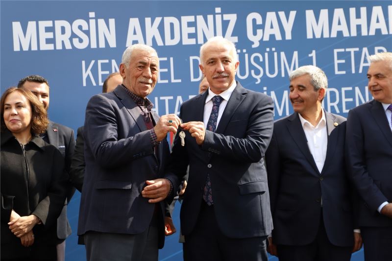 AKDENİZ’DE, YENİ, MODERN VE GÜVENLİ KONUTLAR HAK SAHİPLERİNE TESLİM EDİLİYOR