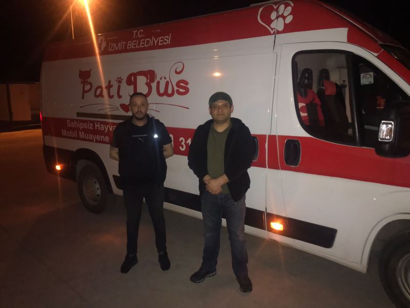 İZMİT BELEDİYESİ PATİBÜS’Ü DEPREMDEN ZARAR GÖREN HAYVANLAR İÇİN AFET BÖLGESİNE GİTTİ