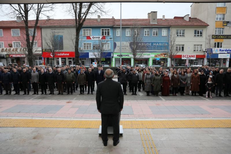 Mesai Öncesi İstiklal Marşı’nı Okudular