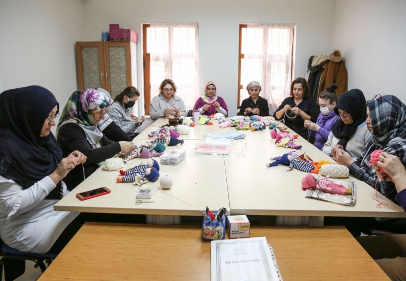 Depremzede kadınlar için amigurumi etkinliği